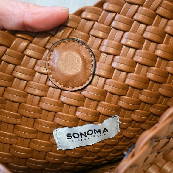 Elegant Brown Woven Tote Bag - Picture 4 of 9